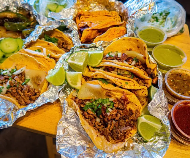 Los Famosos Tacos Al Carbon
