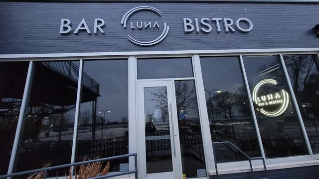 Luna Bar & Bistro