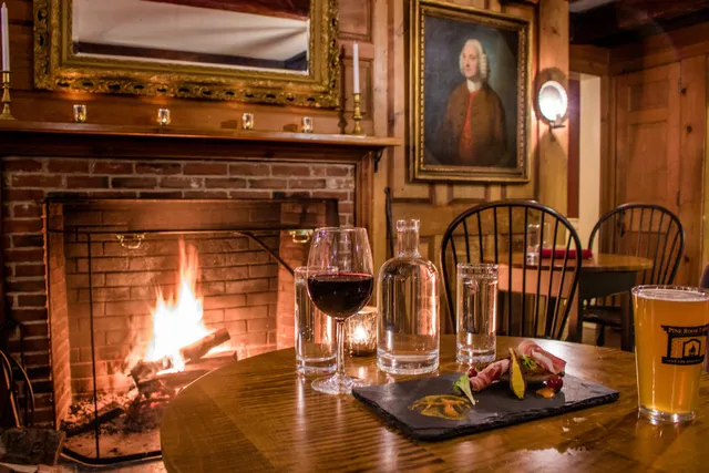 1801 Tavern & Pine Room Bar