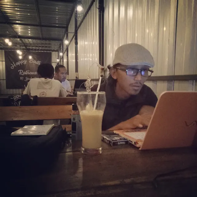 Angkringan Mbah Sroepoet(ꦄꦁꦏꦿꦶꦔꦤ꧀ꦩ꧀ꦧꦃꦱꦿꦺꦴꦮꦺꦥꦺꦴꦮꦺꦠ꧀)