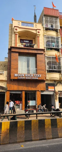 Moon High Stay ( Luxury Guest House ) - Hotel Near Kashi Vishwanath Temple
