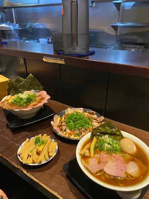 麵屋浩(不定休，營業日請看FB或IG)