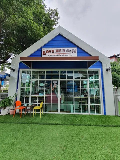 Love me's cafe