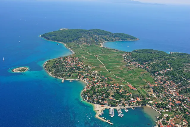 Lumbarda Travel - Rental & Travel Agency