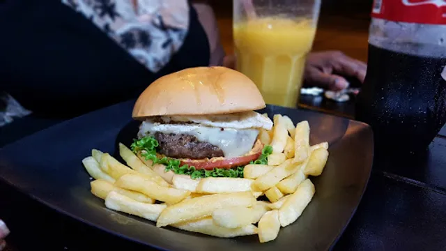 ÁGUA NA BOCA HAMBURGUERIA