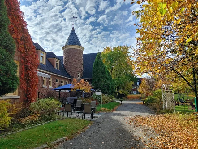 Chateau Murdock Gite et Esthétique 1950
