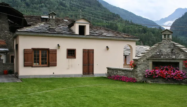 Le Petit Coin De Maison Chante Lune