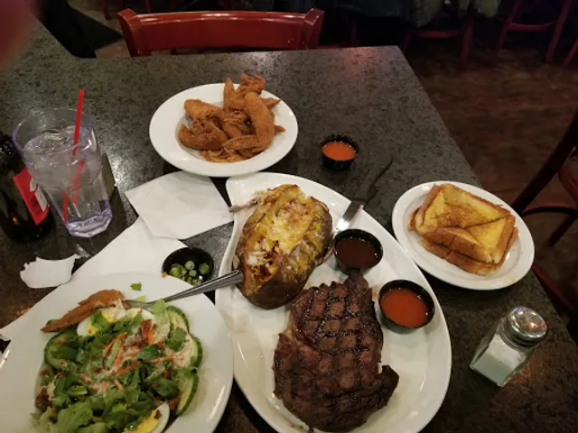 Demi's Restaurant & Bar