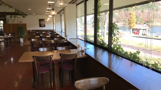 聖レイクサイド館