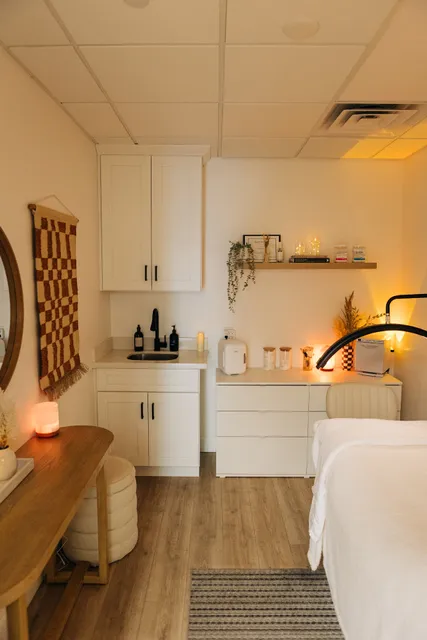 Glow By Lo Aesthetics