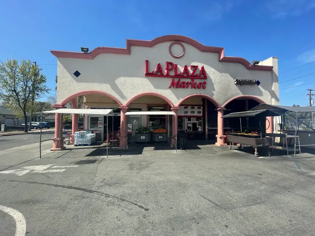 La Plaza Market