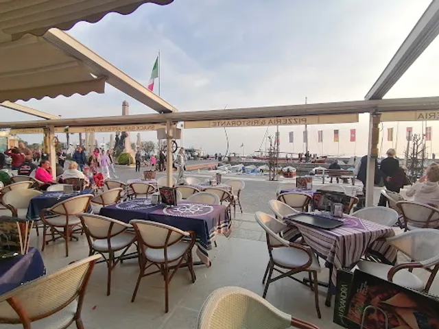 Yacht Bar Pizzeria Gelateria