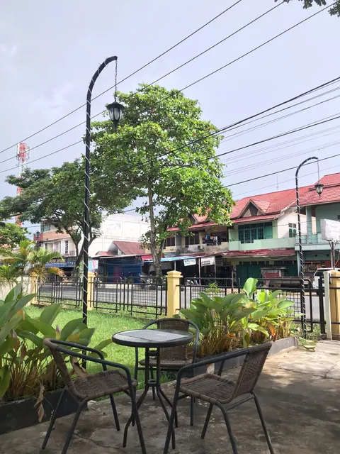 Rumah Pinggir Jalan Cafe & Resto