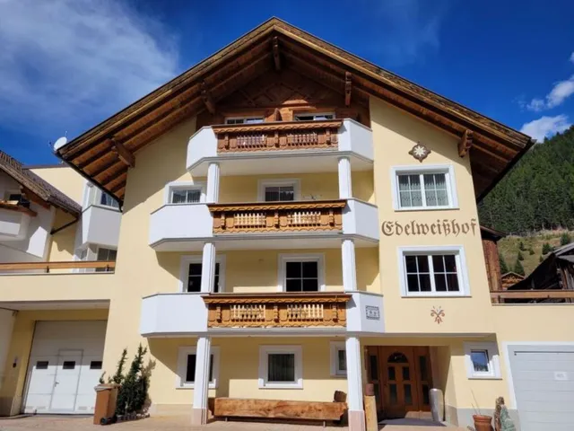 Edelweißhof and s'Schmuckkastl