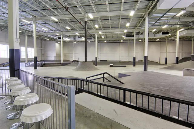 Spin Skatepark / Skateshop
