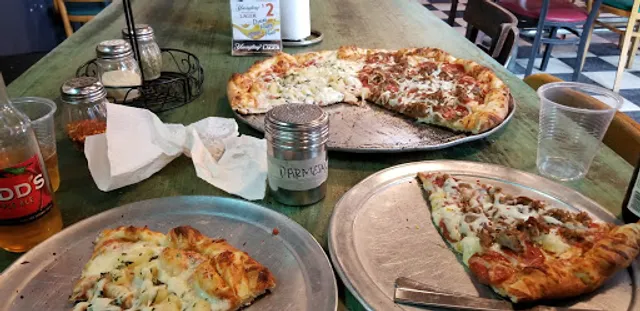 Momo's Pizza - Tennessee Street