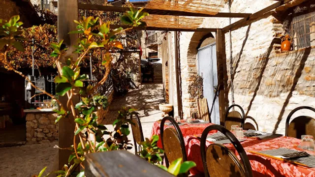 Amici della Locanda Ristorante e La Mora Exclusive Albergo Diffuso a Palazzo Savelli Castello di Moricone