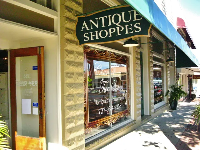 Court of Two Sisters