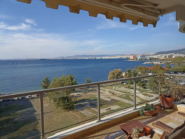 Seafront family apartment & free parking, the Cruiseflat