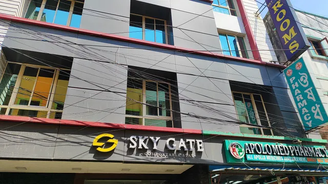 Sky Gate Hotel | Near Apollo Hospital, Apollo Women's & Childrens, US Consulate Sankara Netralaya Goethe Institute BSNL Off
