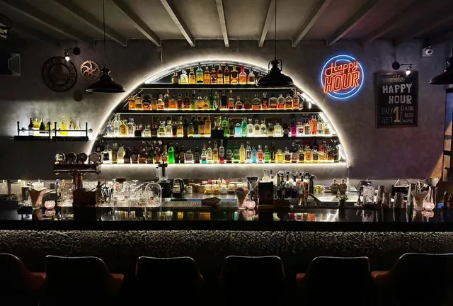 Symposium Cocktail Bar & Lounge