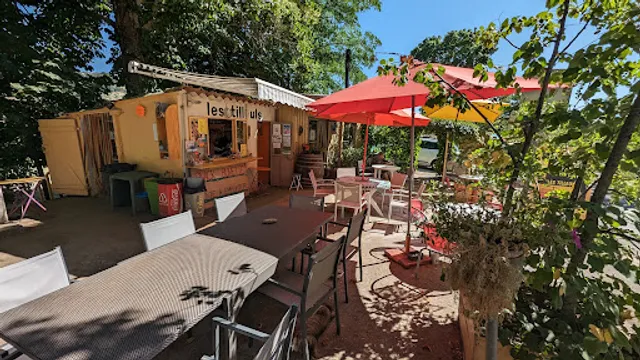 Les Tilleuls / Pons Sylvie