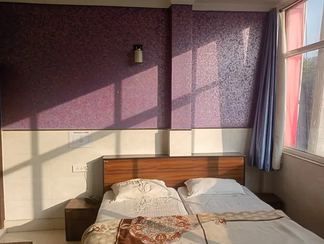 OYO 76384 Tarun Palace