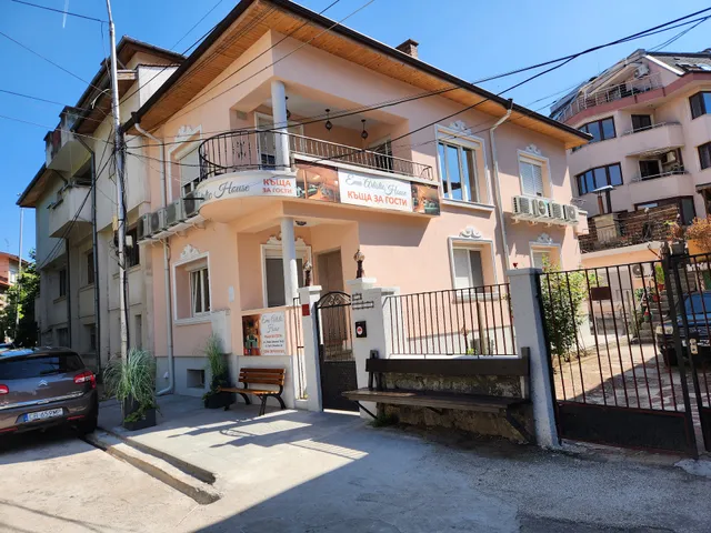 Ema artistic house къща за гости