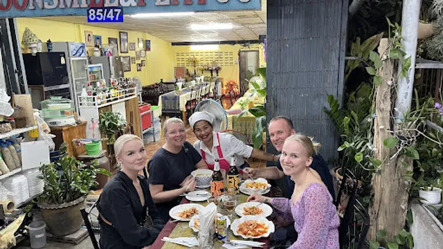 Moon Smile & Platoo (เจ๊แวว)