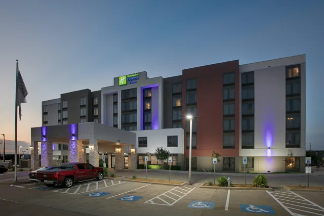 Holiday Inn Express & Suites Dallas Ft. Worth Airport South by IHG