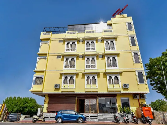 FabHotel Maanvad Garh