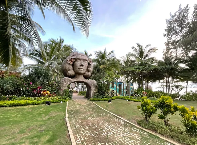 Hola Beach - Beach Club & Eco Glamping Resort