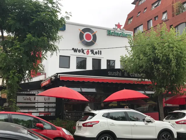 Wok & Roll Restaurant