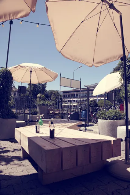 HEINZ Weinerei Bar & Shop