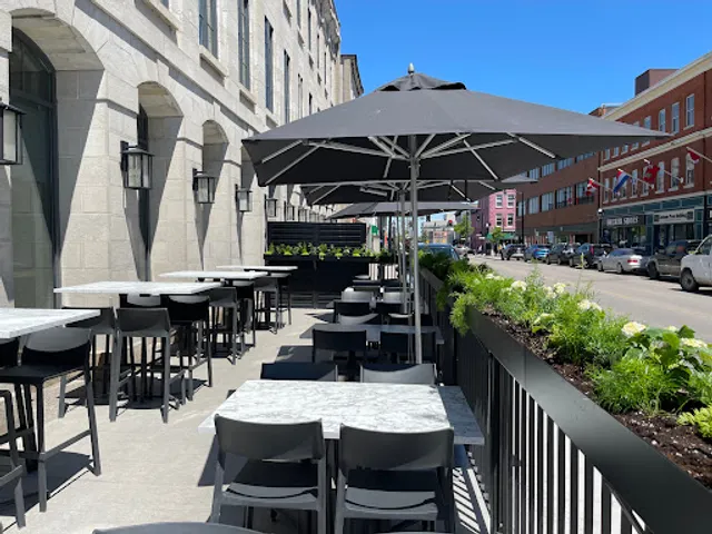 HEIST Restaurant + Wine Club