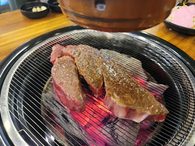 용이네 정육점 식당