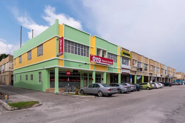 OYO 89536 Hazris Hotel