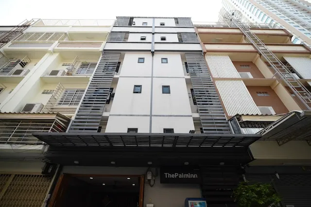 OYO 935 The Palm Apartment