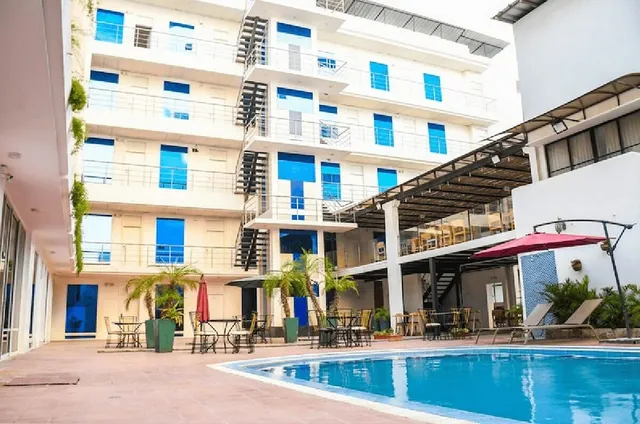 Hotel Kinova & Zanzi Beach Restobar