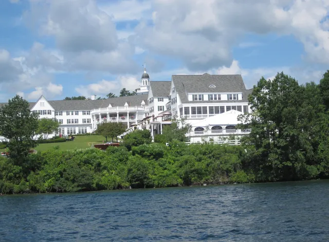 Carey's Lakeside Cottages