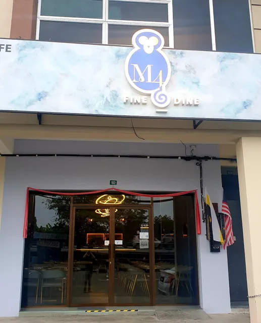 M4 Fine Dine
