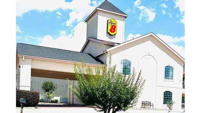 Super 8 by Wyndham Montgomery/ Lake Conroe