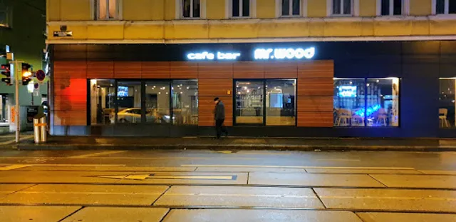 Mr. WOOD Cafe & Lounge Bar