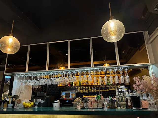 Green Orange Restaurant & Bar