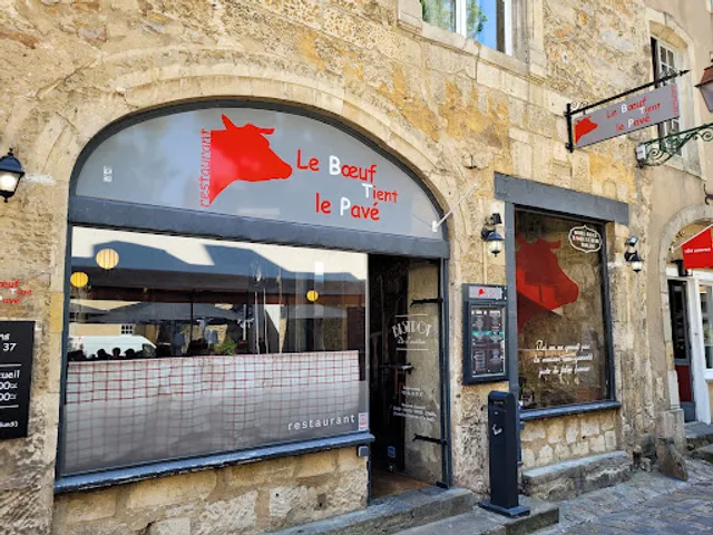 Le Boeuf Tient le Pavé
