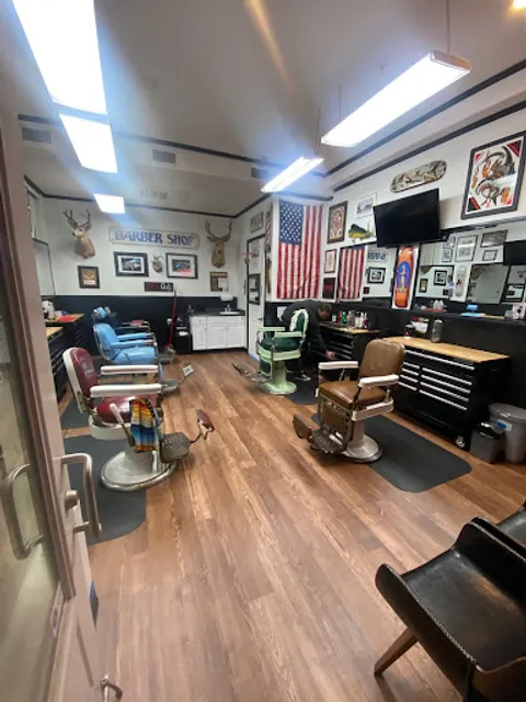Lefty's Barbershop Turquoise St