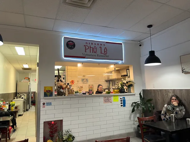 Gibsons Pho Le