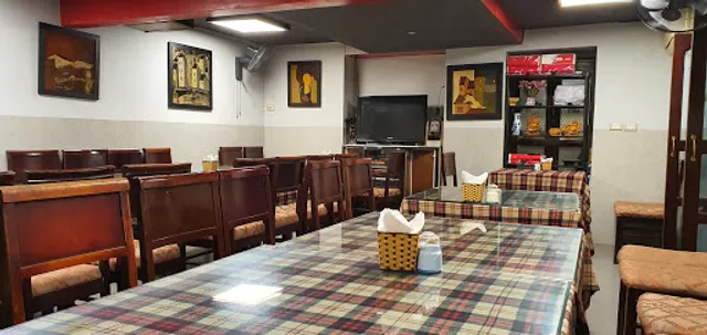 Nhà Hàng Cà Phê Mái Kính