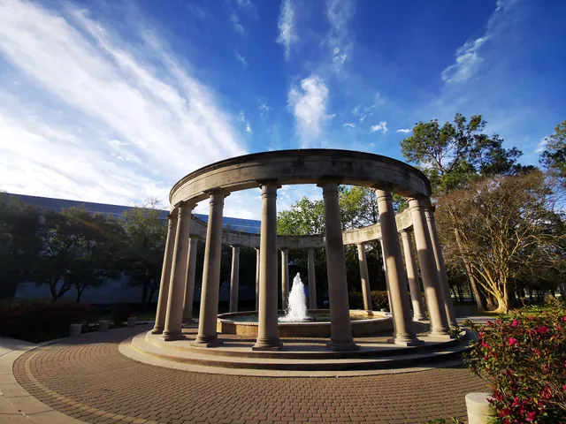 Mecom Rockwell Colonnade