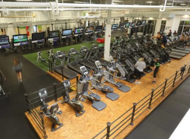 Crunch Fitness - Tinton Falls